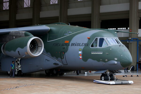 Brasil y Embraer llegan a un acuerdo para reducir la flota de cargueros KC-390 - MarketData