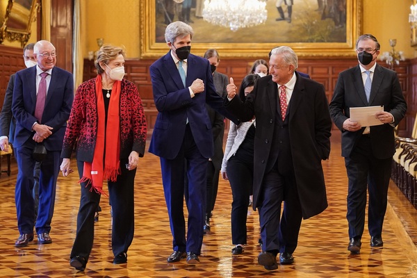 López Obrador sostiene diálogo "con franqueza y respeto" con John Kerry - MarketData