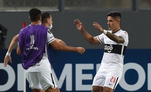 Diario HOY | Olimpia prevalece en Lima y pone un pie en segunda fase