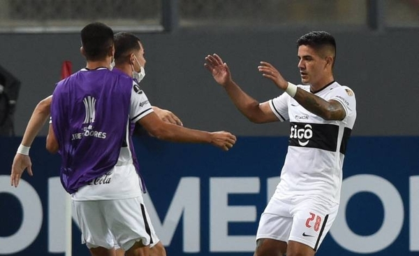 Diario HOY | Olimpia prevalece en Lima y pone un pie en segunda fase