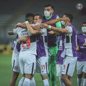 Olimpia debuta con victoria por la mínima