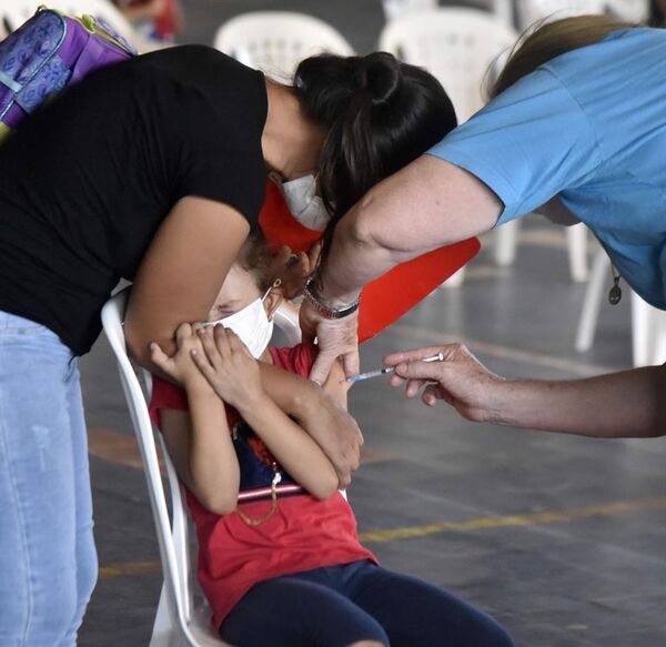Unos 5.000 niños por día reciben la primera dosis contra el covid-19 - Nacionales - ABC Color
