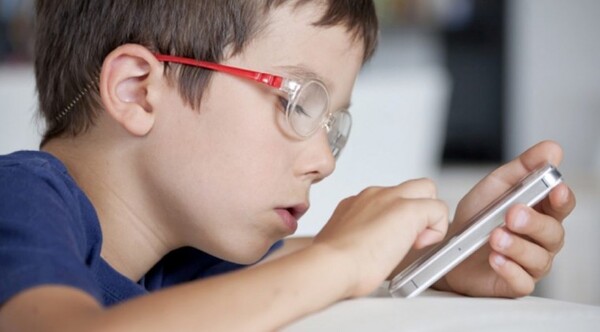 Cómo evitar la miopía infantil: más actividad al aire libre, menos tecnología