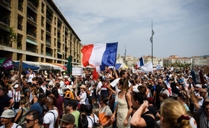 Diario HOY | París prohíbe protesta contra medidas anticovid inspirada de movimiento en Canadá
