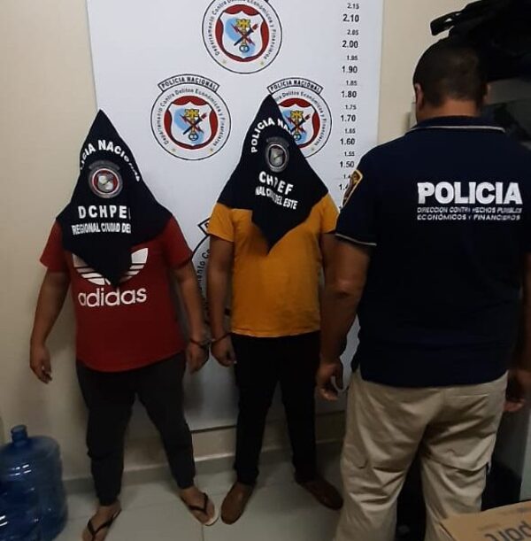 Interceptan furgón cargado con zanahoria de contrabando y detienen a dos hombres