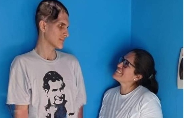 Mamá de José Zaván vende detergentes y miel para costear el tratamiento