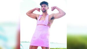Bad Bunny causa furor al posar con tacones y falda