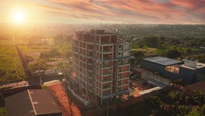 Edificio residencial va tomando forma en el km 8 Monday de CDE - La Clave