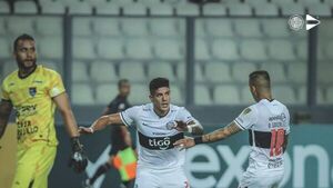 Olimpia gana en Lima y pone un pie en la fase 2