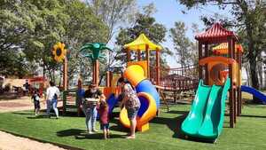 Renovado parque Ñu Guasu: Cuenta con seguro y cómodo espacio infantil