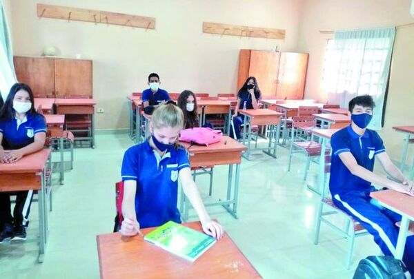Menos de un metro de distancia en las aulas