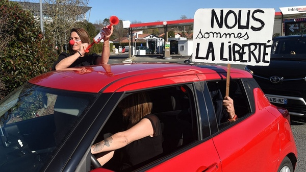 Prohíben marcha de antivacunas en París inspirada en protestas en Canadá - .::Agencia IP::.