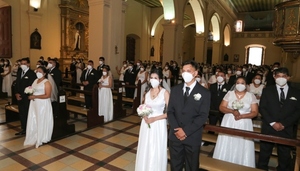 75 parejas dieron el sí en emotivo casamiento  comunitario | Lambaré Informativo