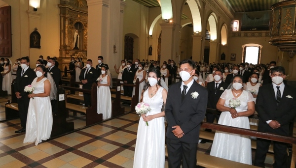 75 parejas dieron el sí en emotivo casamiento comunitario | Lambaré Informativo