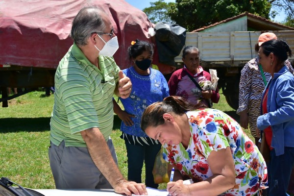 Gobierno distribuye alimentos a 6.280 pequeños productores de Misiones - .::Agencia IP::.