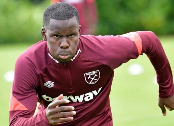 Zouma se queda sin la mitad de su salario tras patada a gato