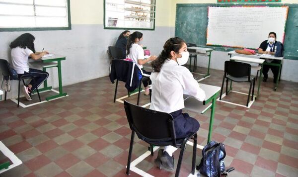 Inicio de clases: Distanciamiento en aulas se reduce a 91 centímetros