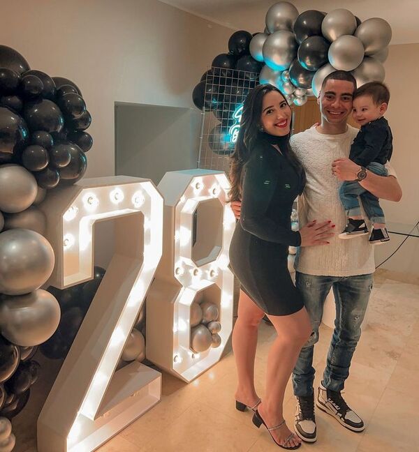 Miguel Almirón cumple 28 años rodeado del amor de su familia - Gente - ABC Color