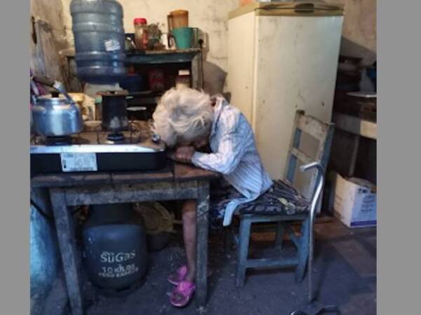 Crónica / La foto de la abuelita que hizo llorar al rollo