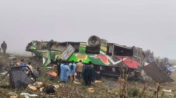 Bus cae a un abismo en Perú: al menos 20 muertos - Mundo - ABC Color