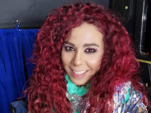 Crónica / Vacuna y viento sur tumbaron a cantante