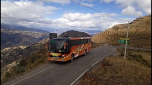 Diario HOY | Al menos 20 muertos al caer autobús a abismo en remota ruta de Perú