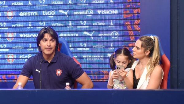 La hinchada de Cerro Porteño conmueve a la esposa de Moreno Martins