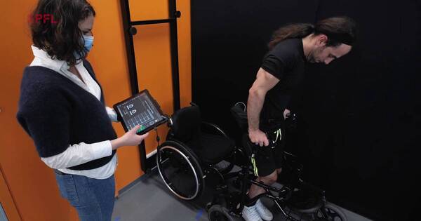 La Nación / Tres parapléjicos vuelven a caminar gracias a implante que estimula la médula espinal
