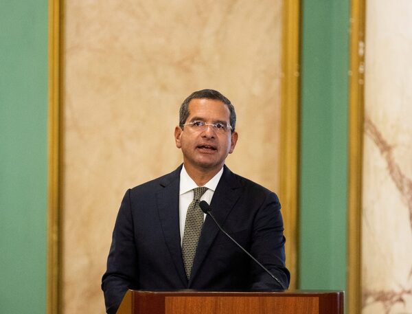 Puerto Rico anuncia un aumento del salario a los bomberos tras las masivas protestas - MarketData