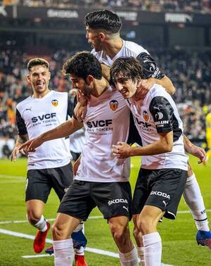 Crónica / Copa del Rey: Valencia con Alderete consigue un empate alentador en la primera semifinal