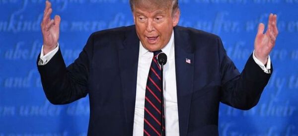 Donald Trump, acusado de mal manejo de documentación oficial