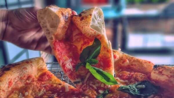 Del Popolo: un pequeño viaje a Napoli a través de deliciosas pizzas al estilo italiano