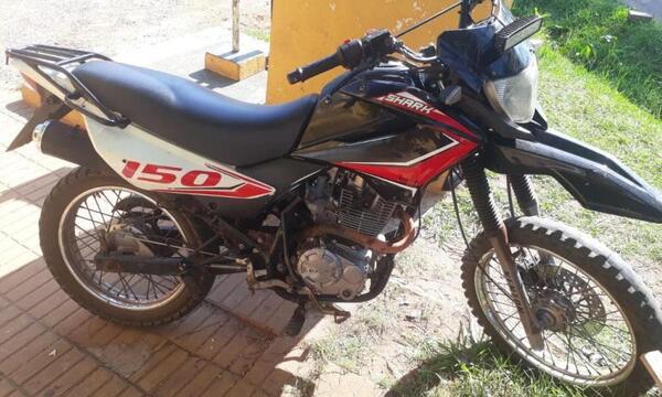 Abandonan motocicleta en Coronel Oviedo – Prensa 5