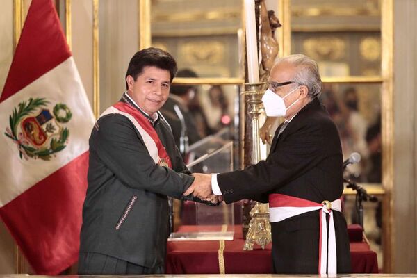 Presidente de Perú cambia de look - Mundo - ABC Color