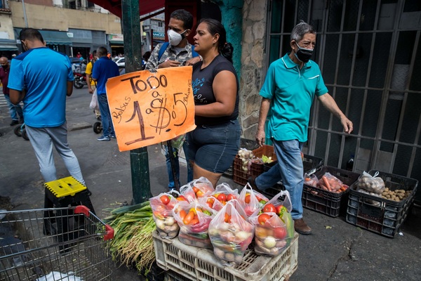La dolarización venezolana, un salvavidas ante la inflación - MarketData