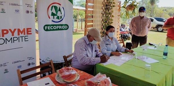 FECOPROD encabezó entrega de maquinarias agrícolas a pequeñas asociaciones de productores