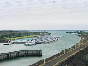 PLAN “VENTANA DE AGUA” ESTÁ EN MARCHA Y MILES DE TONELADAS DE PRODUCTOS NACIONALES PASARÁN POR ESCLUSA DE YACYRETÁ - Itapúa Noticias