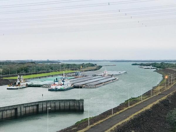 PLAN “VENTANA DE AGUA”: MILES DE TONELADAS DE PRODUCTOS NACIONALES PASARÁN POR ESCLUSA DE YACYRETÁ - Itapúa Noticias