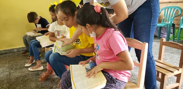 Organización brinda asistencia a niños a través de actividades lúdicas