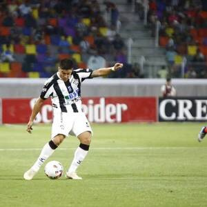 Crónica / “Súper” Ramírez debuta con pase gol y triunfo en Central Córdoba