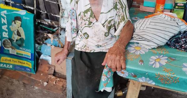 La Nación / Doña Pabla, la abuela viral, ya tiene agua potable, medidor de ANDE y le arreglarán la casa