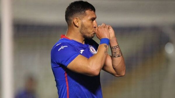 Juan Escobar renueva por 3 años con Cruz Azul
