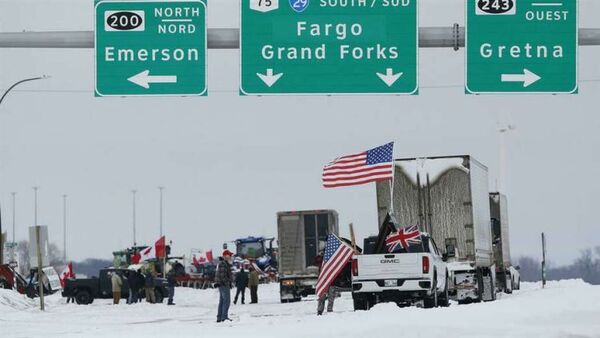 El ‘Convoy de la Libertad’ de Canadá bloquea los principales pasos fronterizos con EEUU