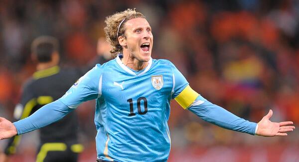 Diego Forlán volverá a jugar al fútbol