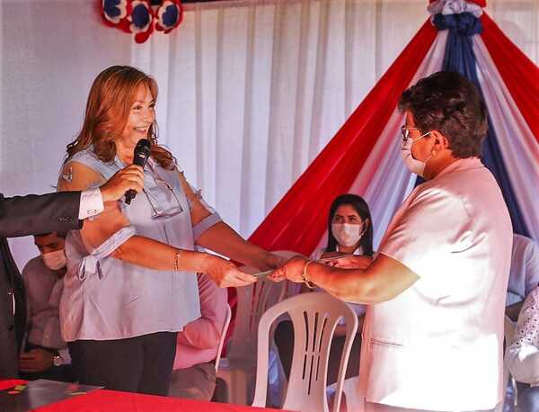 Titular del INDERT cierra exitosa gira por Alto Paraná con entrega de títulos - La Clave