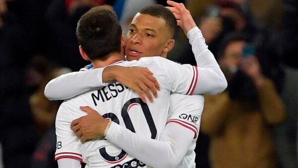 PSG, con un gol agónico y en un clima de protesta, le gana a Rennes