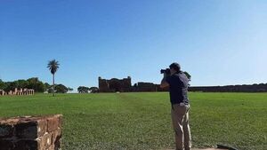 Periodista francés de turismo realiza cobertura por varios puntos de Paraguay