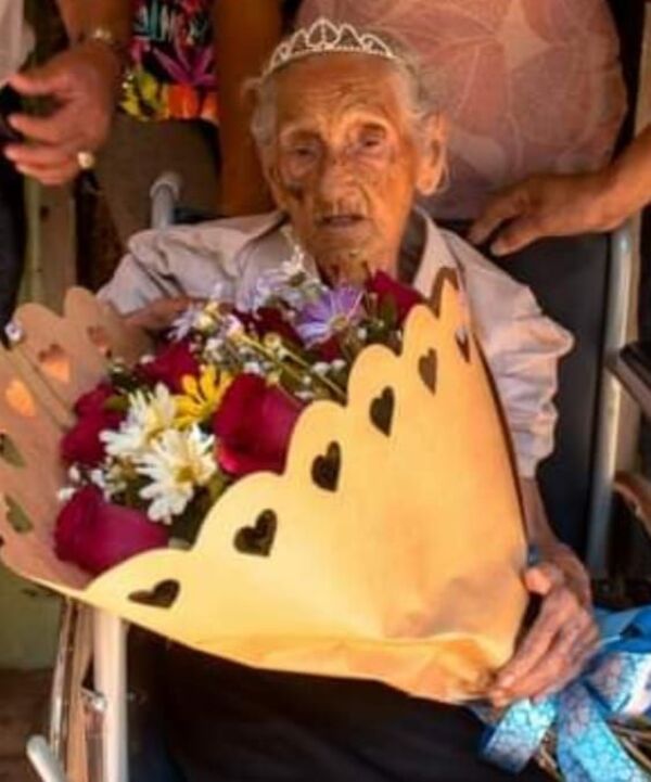 Mujer festeja 101 años de vida en Carapeguá - Nacionales - ABC Color