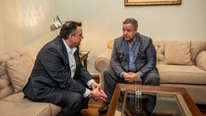 Representante de EEUU trata "fortalecimiento de las instituciones" con ministro de Inteligencia