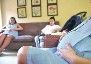 Clínicas registra menos consultas de adolescentes embarazadas - Nacionales - ABC Color